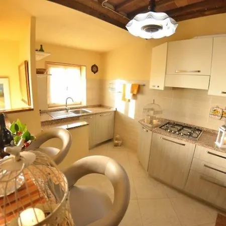 Apartamento Fuer 7 Personen Ca 98 Qm In Lucca, Toskana Provinz Lucca